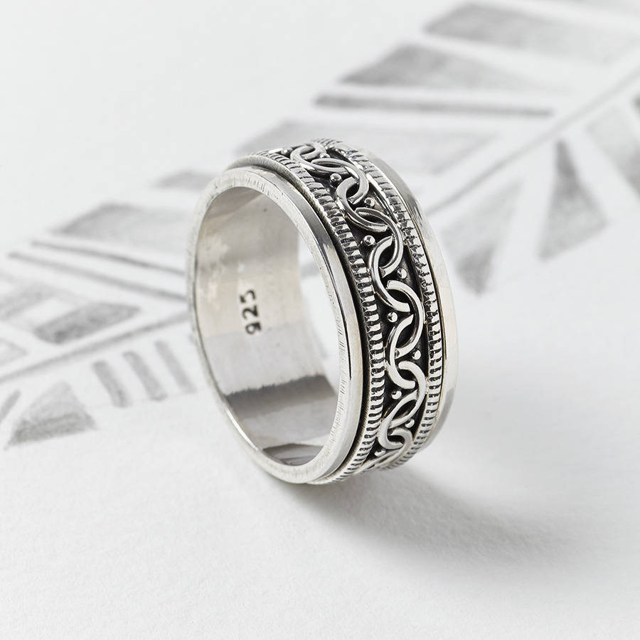 Celtic wedding rings spin